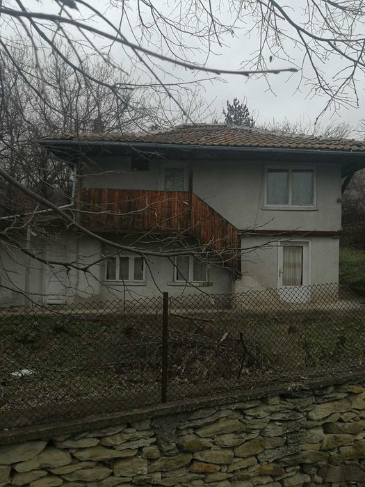 Продава КЪЩА      област Велико Търново, с. Леденик