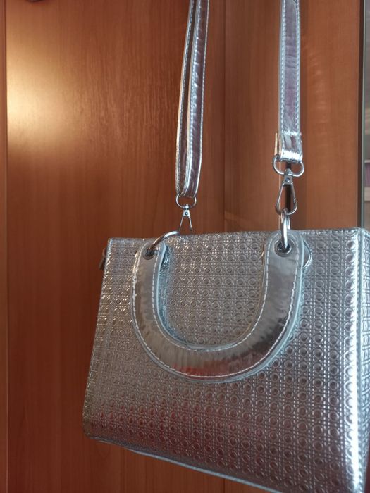 Продам  женскую сумочку