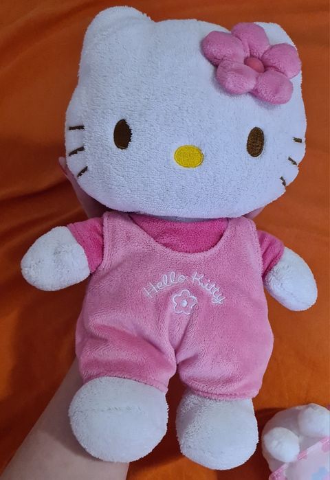 Hello Kitty Plus Roz