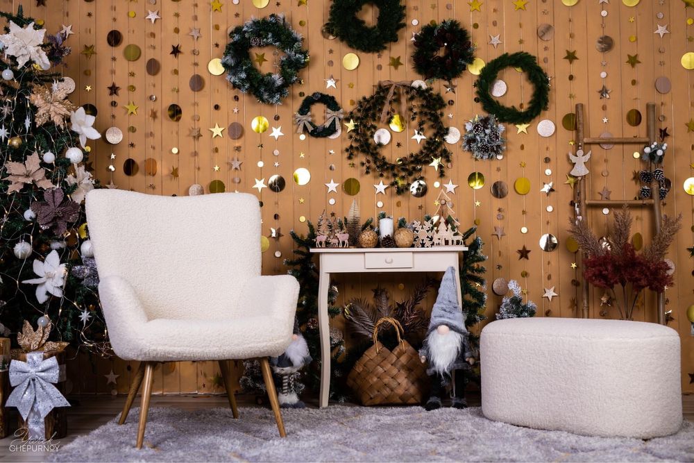 Продават се коледни декори