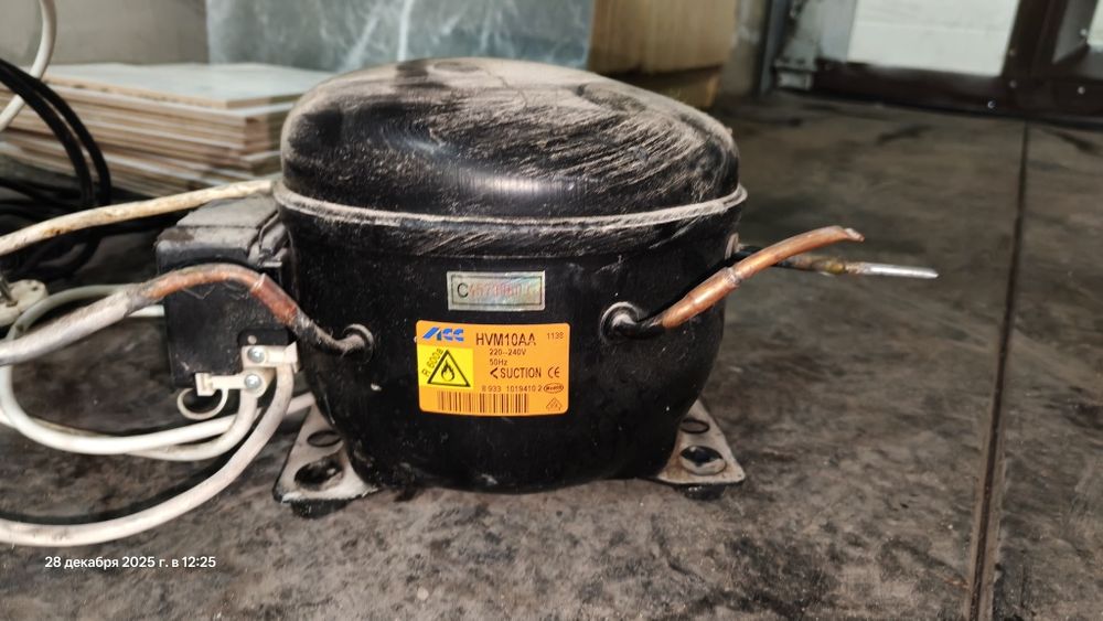 Продам компрессор холодильника indezit.