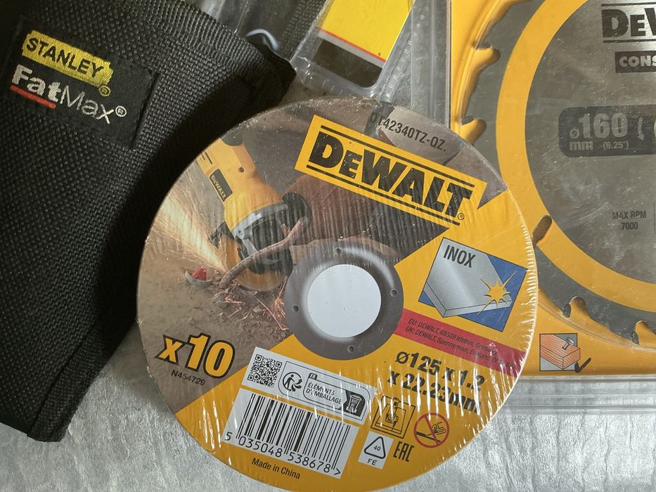 Vind pachet scule si pinze dewalt noi