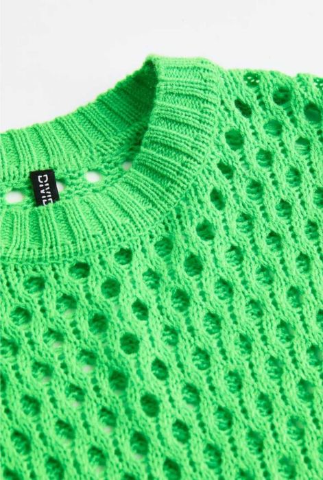 Блуза Sinsay Grinch, ватирана/ зелен  пуловер H&M/ Къса разкроена пола