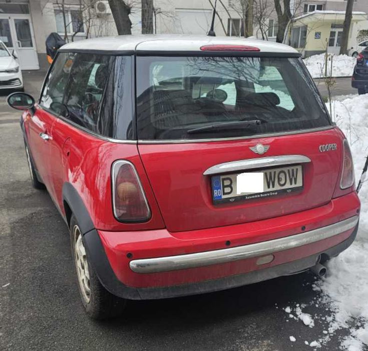 Vand Mini Cooper 1,6 culoare rosie, excelent intretinuta