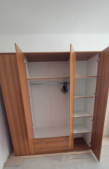 Четирикрилен гардероб