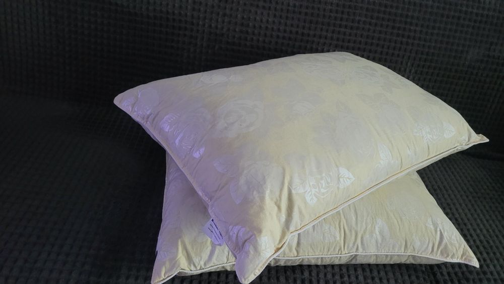 Set de 2 perne noi cu puf si pana rata/gasca