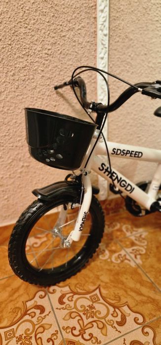 Bicicleta 4-6 ani noua