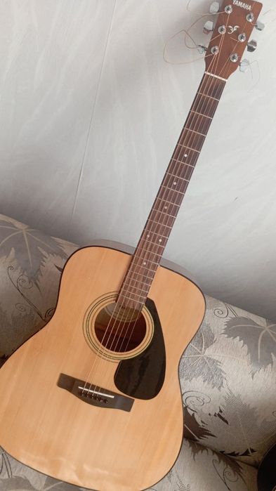 Продам гитару Yamaha!