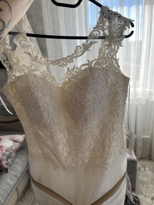 Продам абсолютно новое свадебное платье !