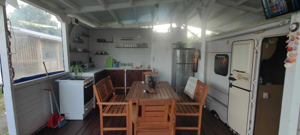 Каравана под наем в къмпинг Китен на метри от водата и пясъка