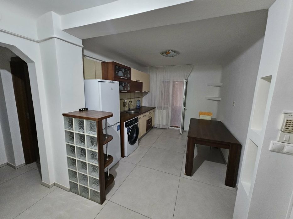 Închiriez apartament 2 camere decomandat