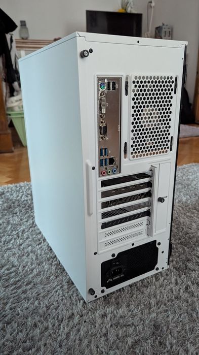 PC Gaming 1080p reconditionat, RX 6600