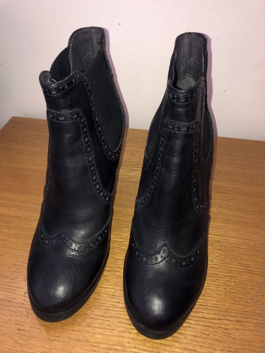 Vand ghete piele dama,de la Bata,marimea 39.