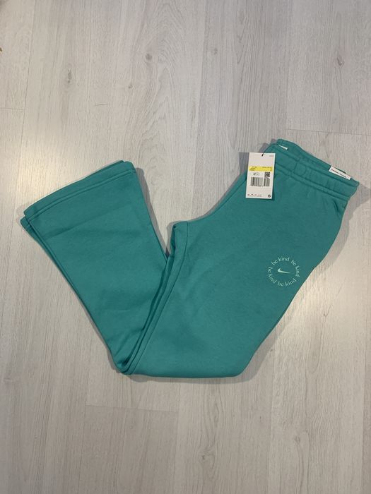 НОВО (Дамско) Nike Flared Tech Fleece анцуг долнище sweatpants XS S M