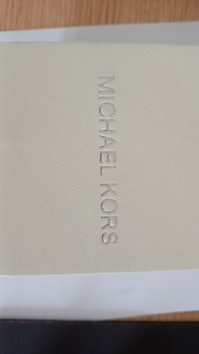 Продам срочно фирменные часы майкол корс