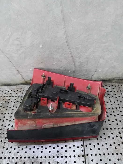 Stop tripla lampa dreapta vw golf 4 1j 084411944r