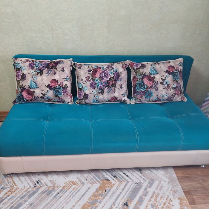 Срочно Продам диванчик.