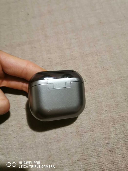 Продавам слушали samsung galaxy buds 3