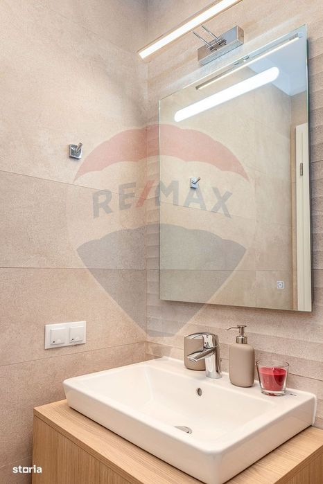 Apartament cu 3 camere de închiriat Pietonala Coresi