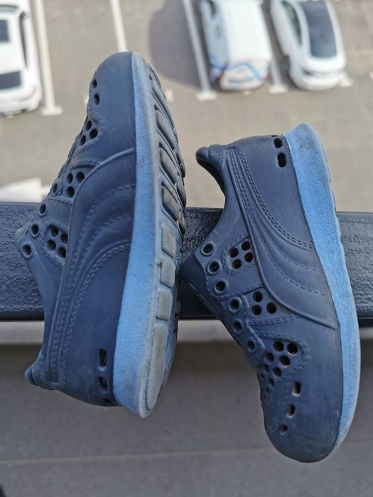 Adidași Puma marimea 5 U. K cu gaurele