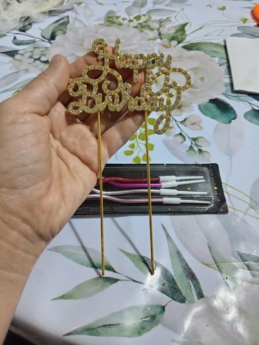 Продам карону для торта и топперр