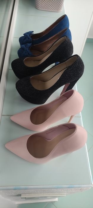 Se vinde pantofi dama