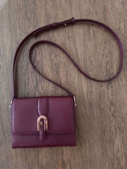 Чанта Furla Sofia Grainy в цвят бургунди