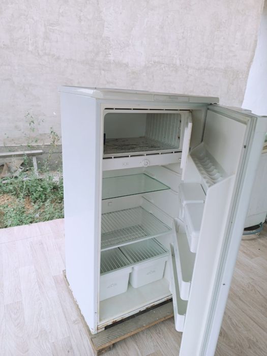 Продам Холодильники 2 шт  срочно !!!