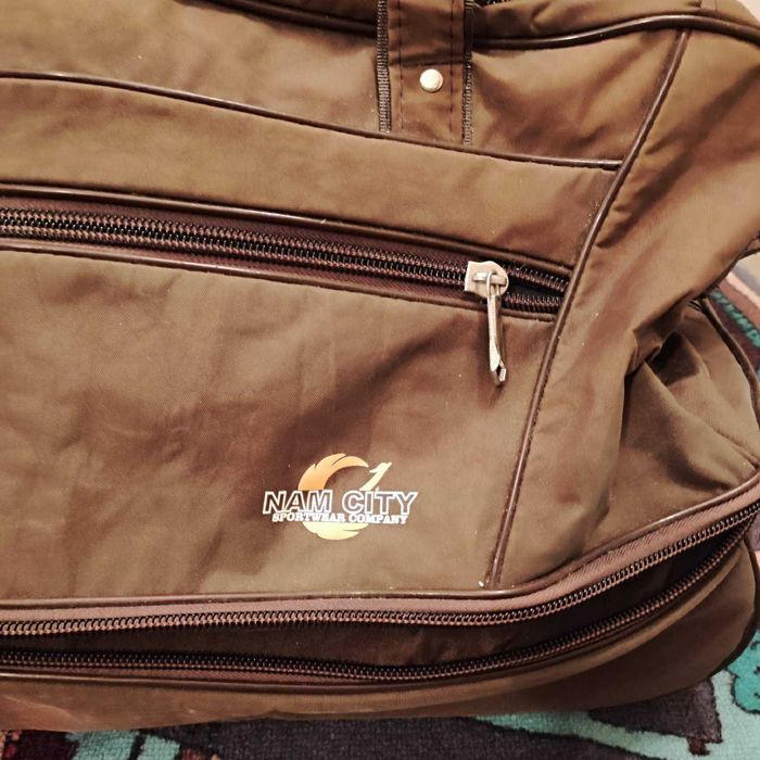 Голяма спортна чанта за пътуване с колелца и дръжка, тип куфар