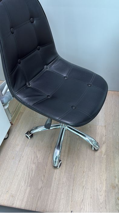 Маникюрный стол , полный комплект .