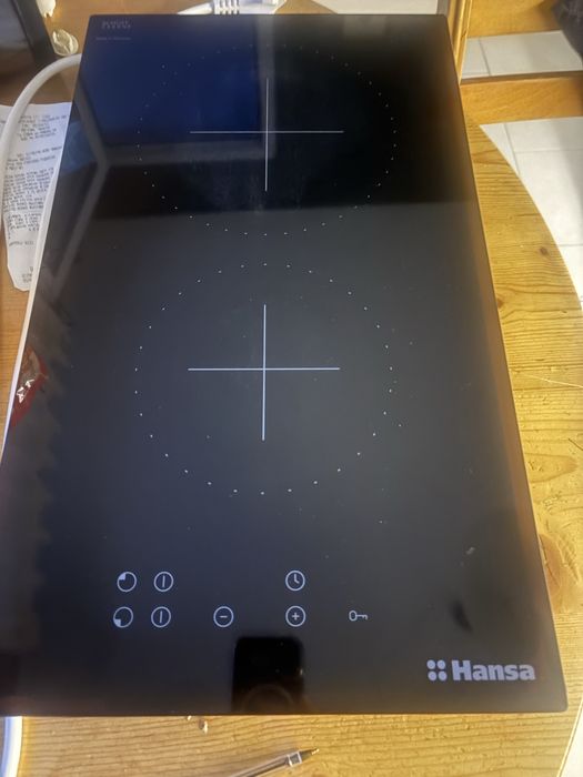 Продавам керамичен котлон Hansa за вграждане
