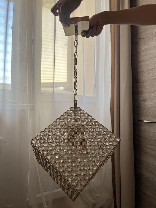 Стильная подвесная люстра в форме куба