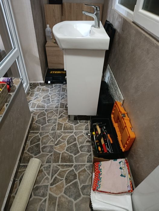 Спешно продавам,за мебели За баня мивка и шкаф