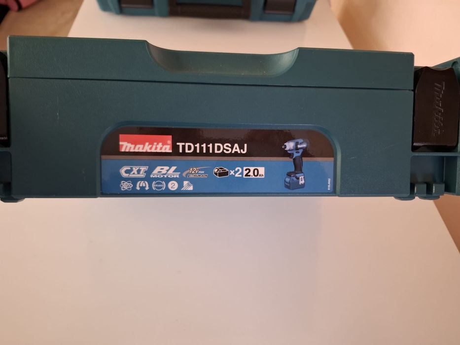 Vând mașină de înșurubat cu impact MAKITA TD111DZ de 12V