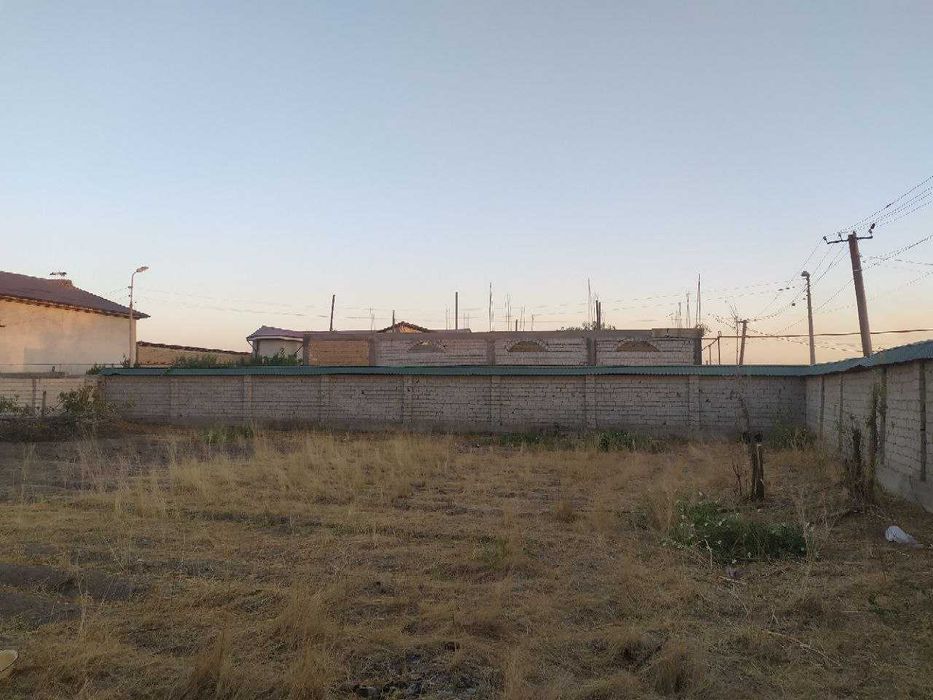 Срочно продаётся земельный участок в Янгиюльском (Янгихаятском) р-не!