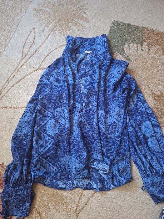 Cămașă albastra cu model