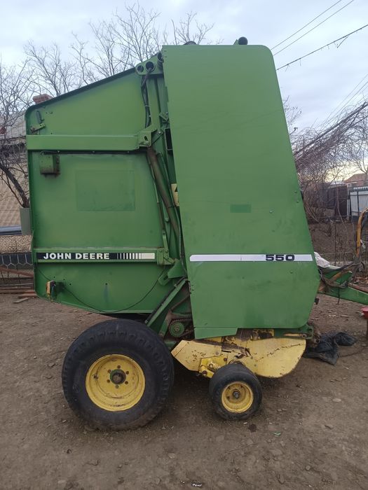 Vând sau schimb presa John Deere 550