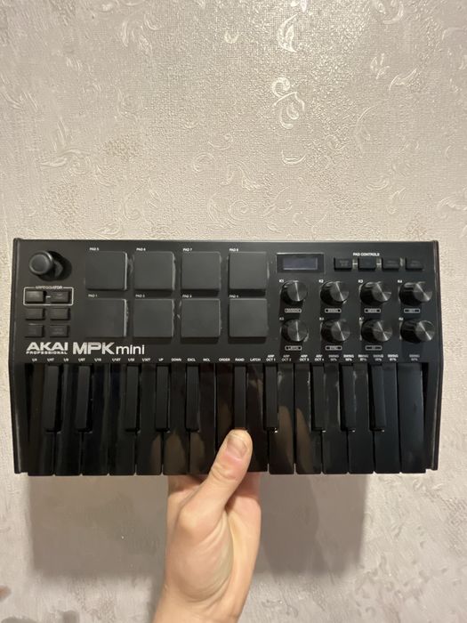 MIDI Клавиатура/AKAI MPK mini