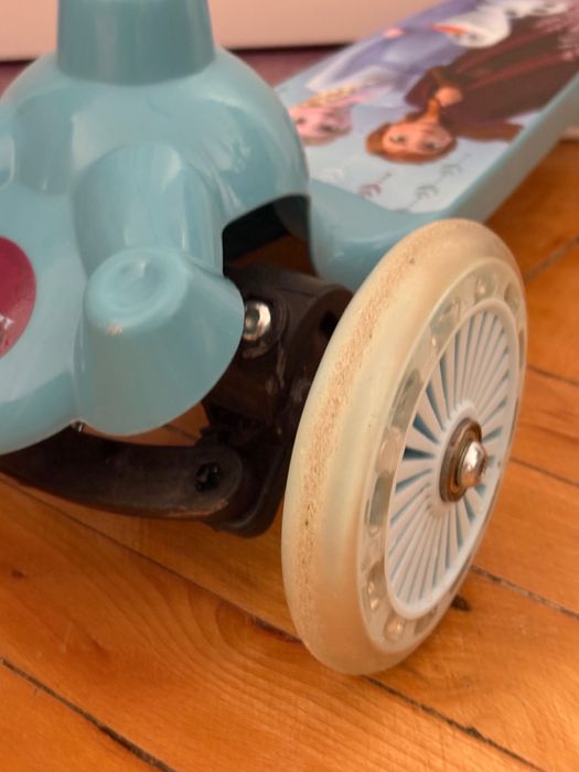 Тротинетка Frozen на Mondo