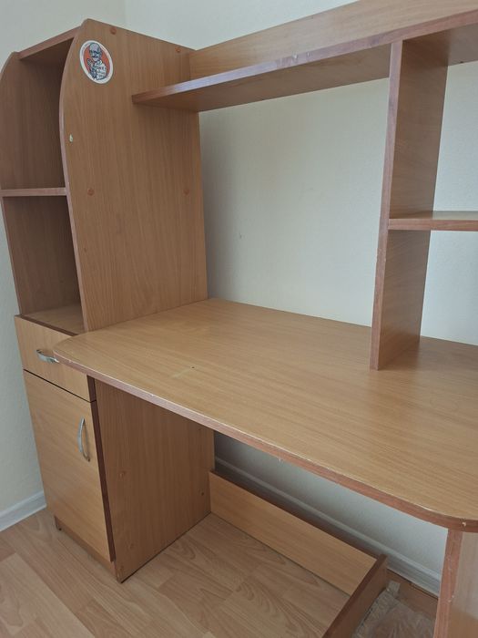 Продам компьютерный стол