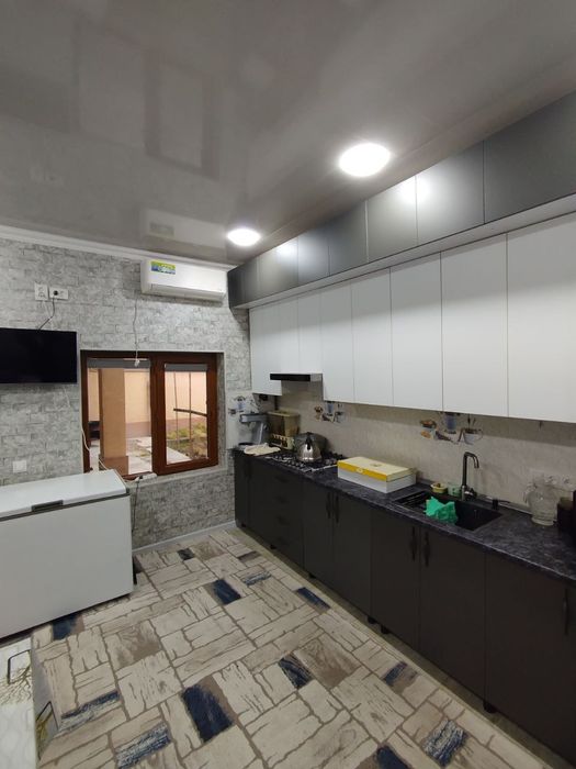 Продаётся ДОМ.Яшнобод.6.ком.7сотх. . Рисивый.