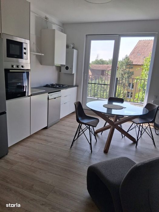 Proprietar vând apartament 3 camere