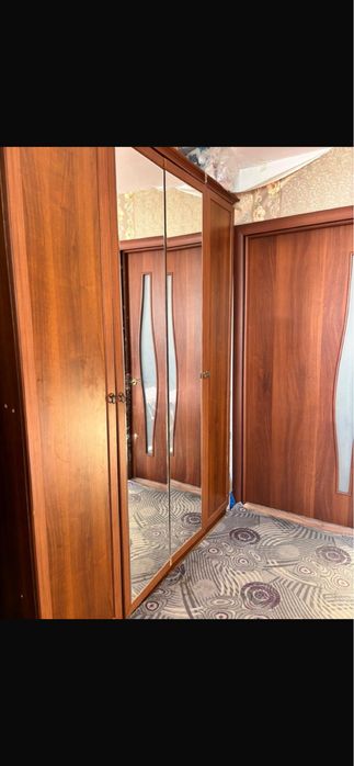 Продается спальный гарнитур большой шкаф, кровать, комод