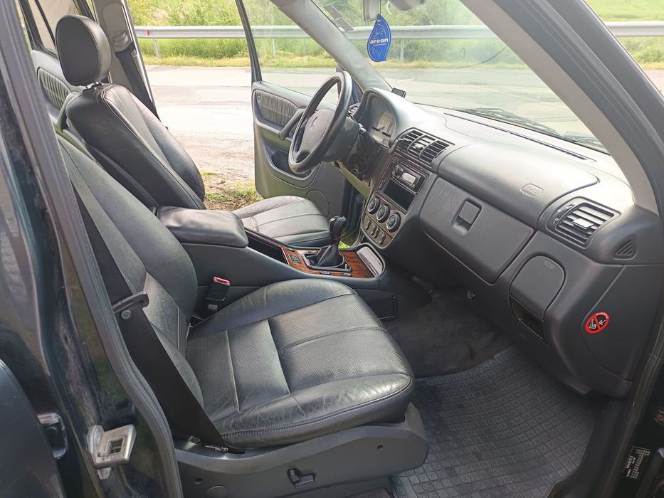 Mercedes ML 2.7  Manual