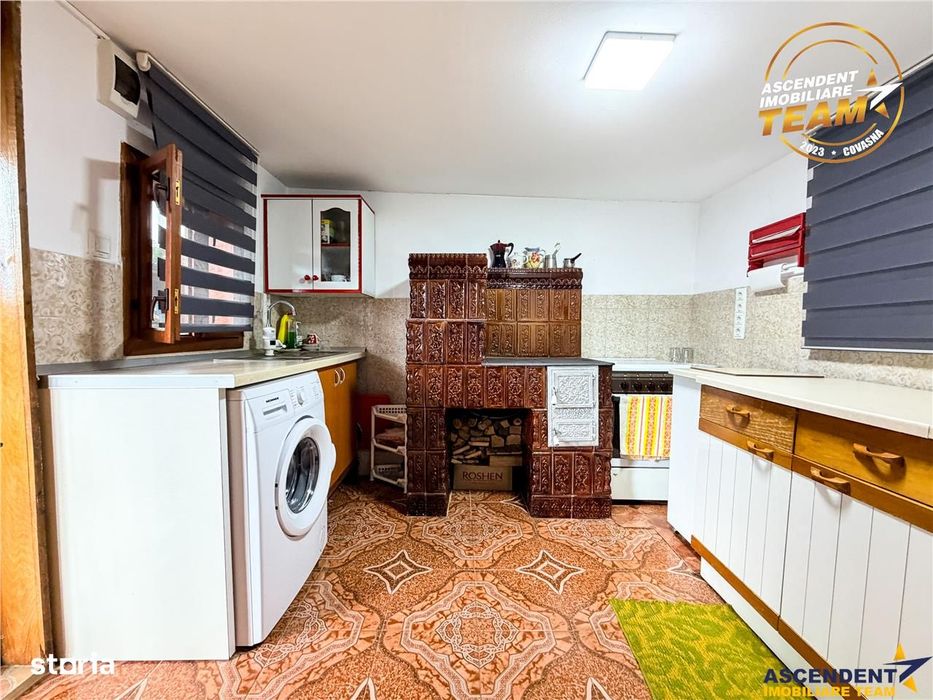Casa cu teren generos de 1.315 mp, bucatarie de vara complet renovata