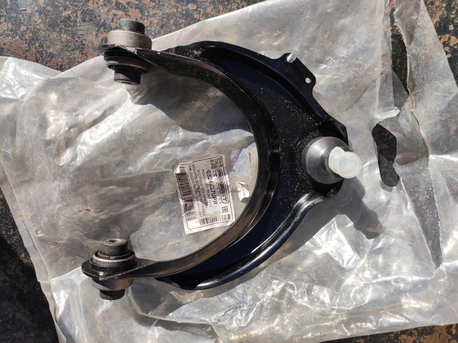 Десен горен носач