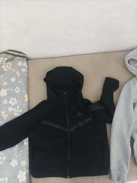 продам кофты фк астана и найк теч флис