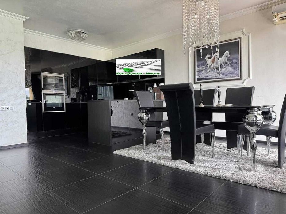 Продава се Тристаен апартамент в Пловдив, Кършияка - 127 кв.м за 2481 €/кв.м - Снимка #1