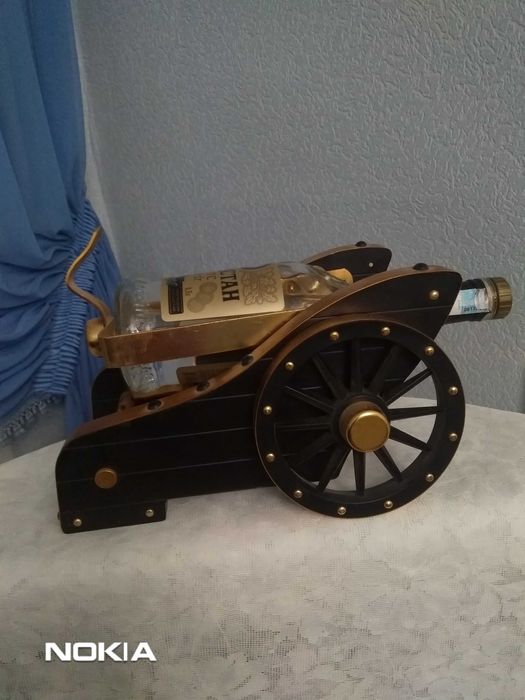 Продам сувенир подставку под бутылку.