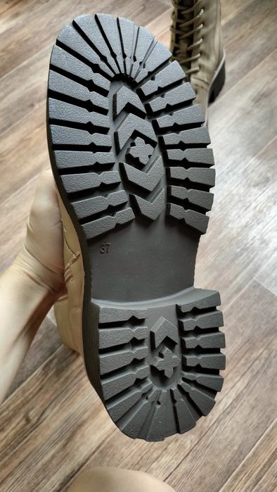 Ботинки зимние новые 38р